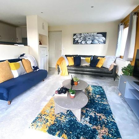 Large Cosy 2 Bedroom Ground Floor Flat In Stevenage Sg1 Sleeps 4-5 Free Parking Екстериор снимка